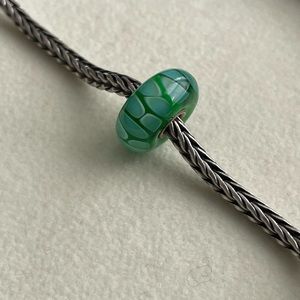 Authentic “Green shadow” Trollbead